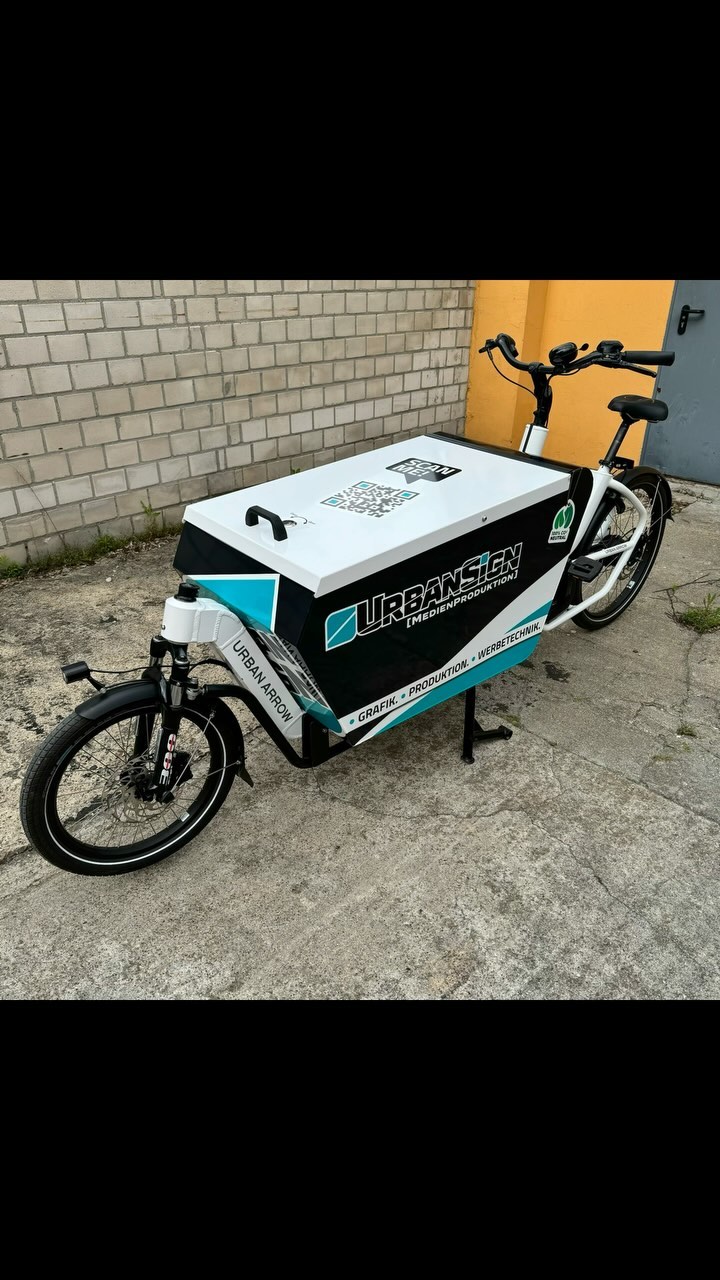 Lastenrad mit professioneller Fahrzeugfolierung von UrbanSign